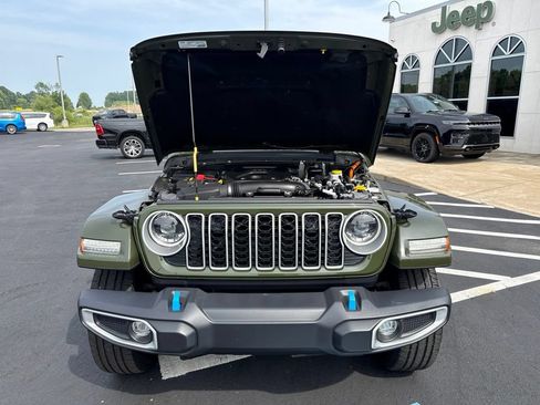 Used 2024 Jeep Wrangler Unlimited Sahara w/ Safety Group AWD/4WD image 26