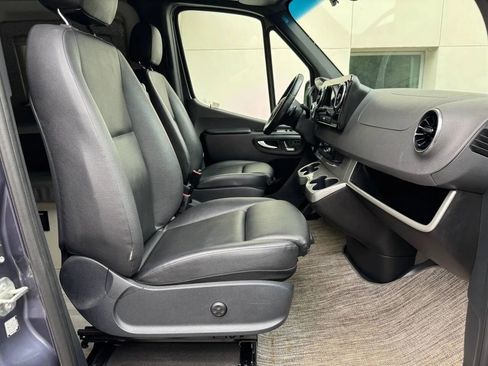 Used 2022 Mercedes-Benz Sprinter 2500 image 26