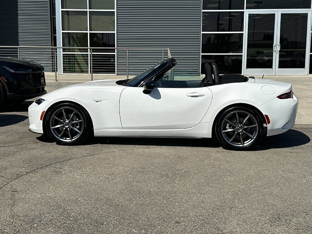 Used 2021 MAZDA MX-5 Miata Sport RWD image 7