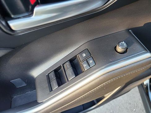 Used 2023 Toyota Highlander XLE image 33