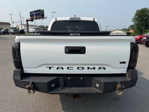 Used 2017 Toyota Tacoma TRD Off-Road w/ Tow Package (A/T) AWD/4WD image 6