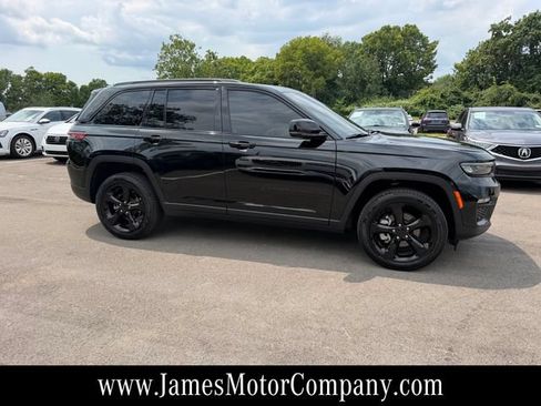 Used 2025 Jeep Grand Cherokee Limited w/ Luxury Tech Group II AWD/4WD image 7