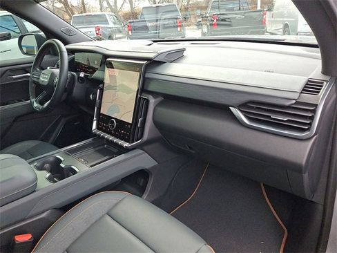 Used 2024 GMC Acadia AT4 w/ Luxury Package image 29