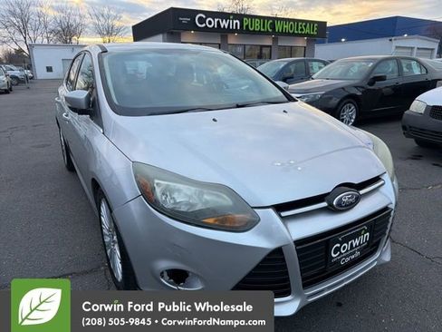 Used 2012 Ford Focus Titanium w/ SEL/Titanium Winter Pkg image 3