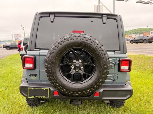 Used 2025 Jeep Wrangler Sport AWD/4WD image 5