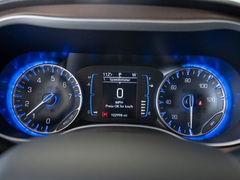 Used 2017 Chrysler Pacifica Touring-L FWD image 15