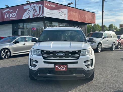 Used 2016 Ford Explorer XLT w/ Equipment Group 202A AWD/4WD image 3