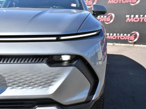 Used 2025 Chevrolet Equinox EV LT w/ Convenience Package image 11