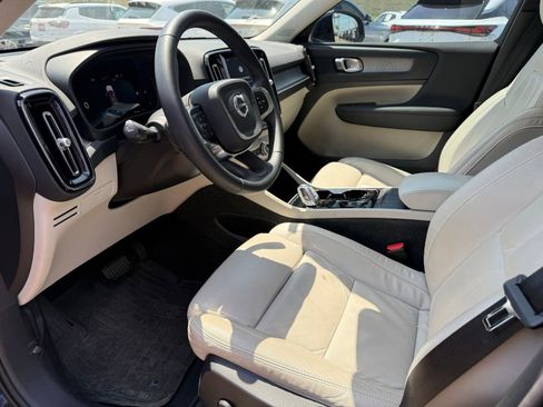Used 2023 Volvo XC40 B5 Plus w/ Driver Assist Package AWD/4WD image 12