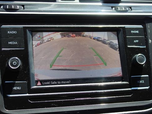 Used 2022 Volkswagen Tiguan S image 22