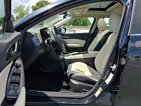Used 2018 MAZDA MAZDA3 Grand Touring w/ Premium Equipment Package FWD image 14