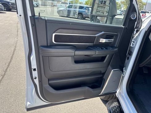 Used 2025 RAM 2500 Laramie AWD/4WD image 15