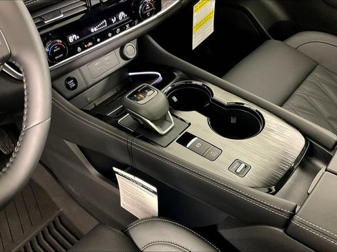 New 2025 Nissan Rogue Platinum AWD/4WD image 11
