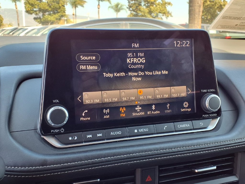 Certified 2025 Nissan Rogue SV FWD image 17