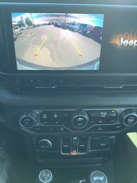 Certified 2024 Jeep Wrangler Unlimited w/ Convenience Group AWD/4WD image 30