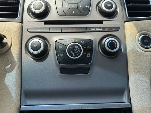 Used 2018 Ford Taurus SE FWD image 37