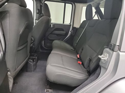 Used 2018 Jeep Wrangler Unlimited Sahara image 28