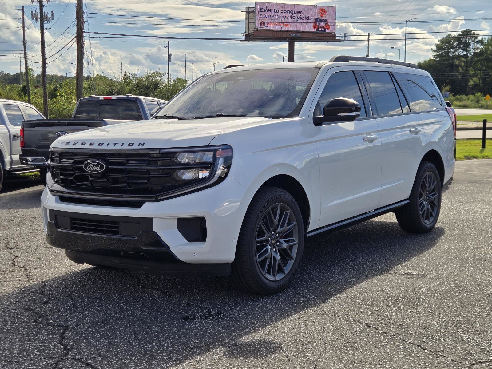 Used 2025 Ford Expedition Platinum w/ Stealth Performance Package AWD/4WD image 2
