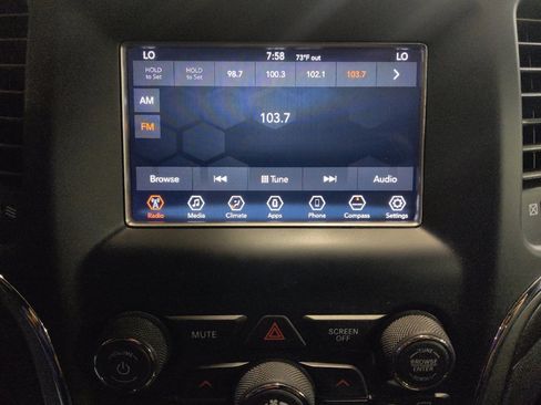 Used 2018 Jeep Grand Cherokee Laredo image 25