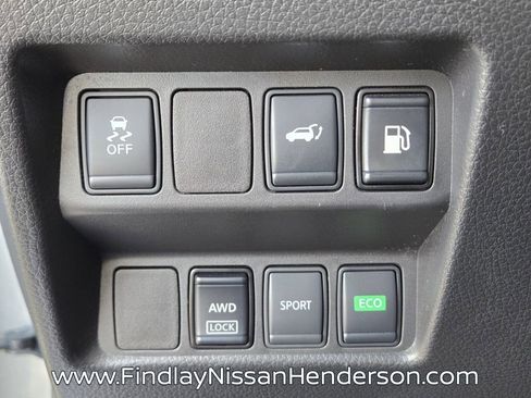 Used 2018 Nissan Rogue SV image 24