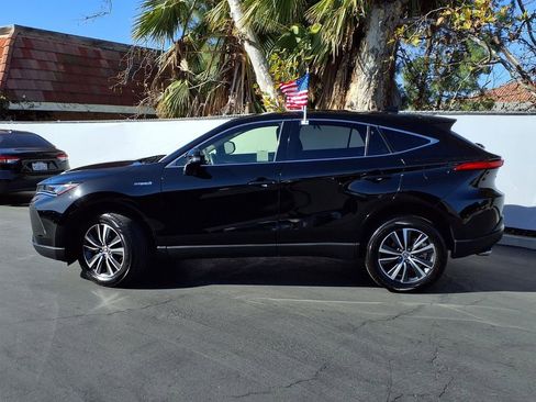 Certified 2021 Toyota Venza LE w/ Carpet Mat Package (TMS) image 3