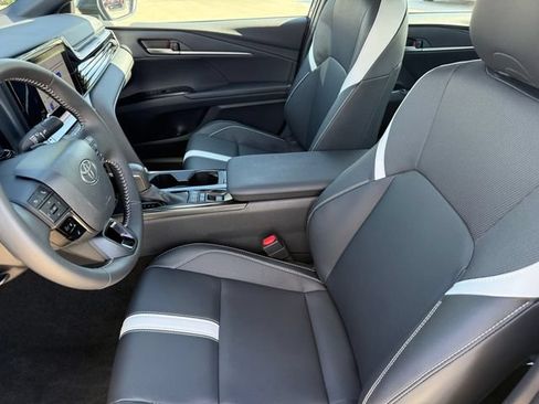 Used 2026 Toyota Camry SE w/ Convenience Package FWD image 8