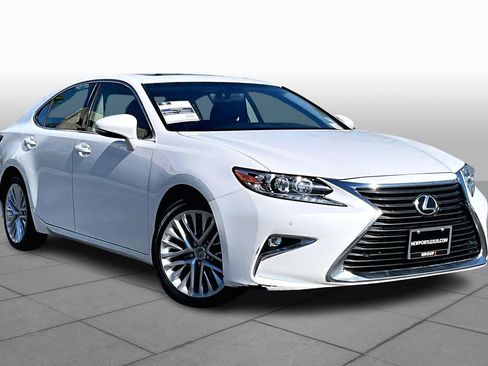 Used 2016 Lexus ES 350 w/ Navigation System Package image 2