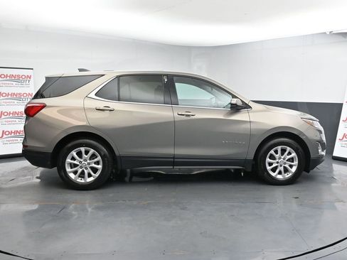 Used 2018 Chevrolet Equinox LT FWD image 9