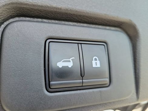 Used 2025 Nissan Rogue SV AWD/4WD image 11
