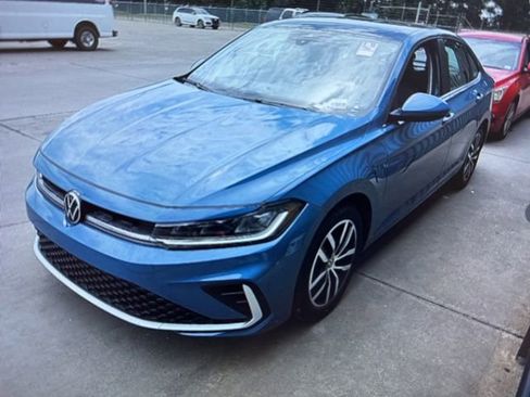 Used 2025 Volkswagen Jetta SE FWD image 5