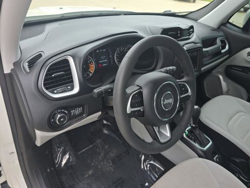Used 2018 Jeep Renegade Latitude w/ Popular Equipment Group FWD image 21