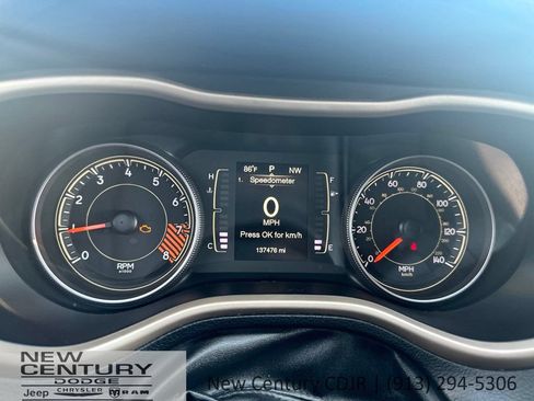 Used 2015 Jeep Cherokee Latitude w/ Cold Weather Group AWD/4WD image 19