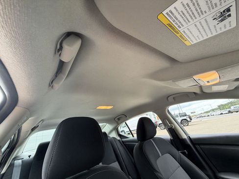 Used 2024 Nissan Sentra SV FWD image 21