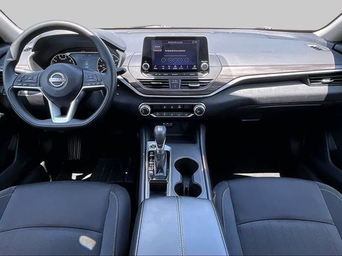 Used 2025 Nissan Altima 2.5 SV FWD image 13