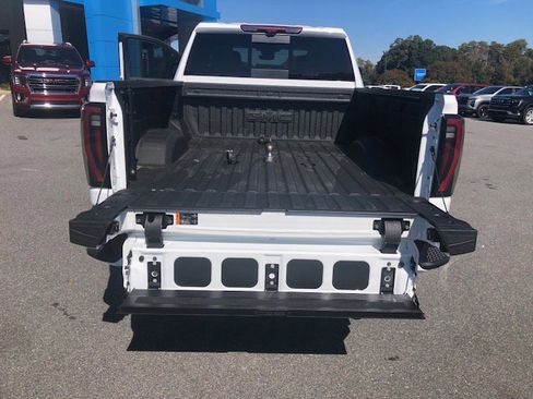 Used 2025 GMC Sierra 2500 AT4 w/ AT4 Premium Plus Package image 11