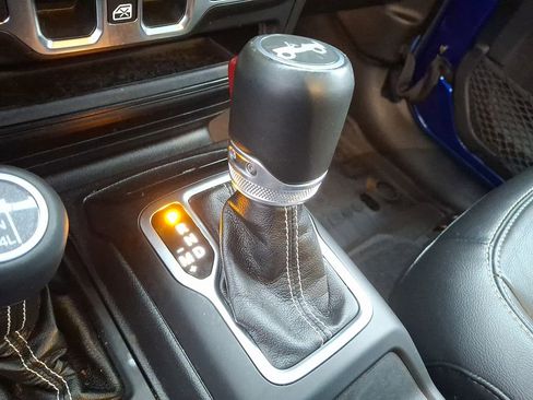 Used 2020 Jeep Wrangler Unlimited Sahara image 13