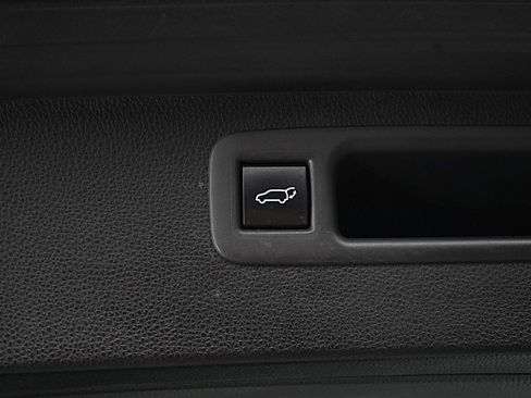 Used 2022 Toyota Highlander XLE image 18