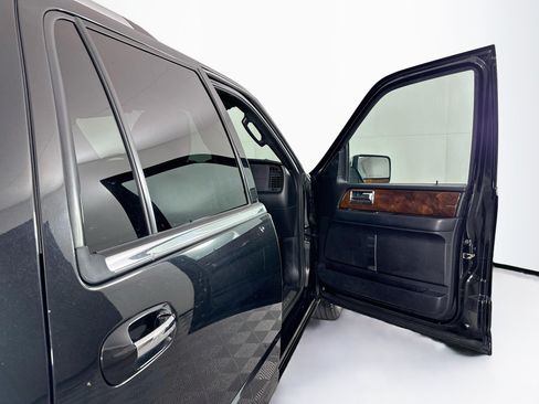 Used 2015 Lincoln Navigator 4WD image 34