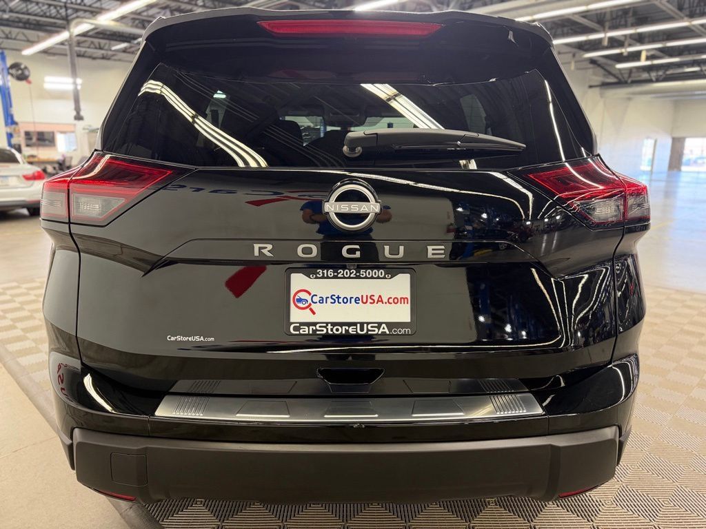 Used 2026 Nissan Rogue SV FWD image 6