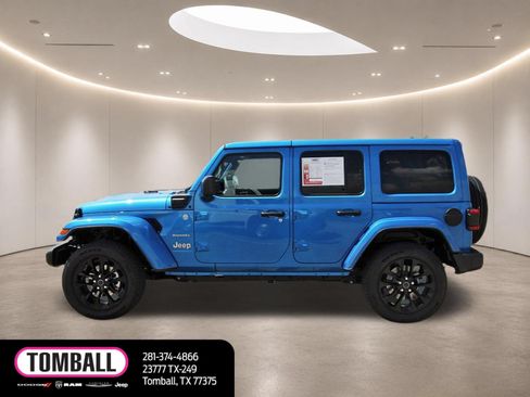 Used 2024 Jeep Wrangler Unlimited Sahara w/ Technology Group AWD/4WD image 4