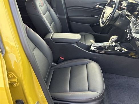 Certified 2025 Chevrolet Trax RS w/ Sunroof Package FWD image 27