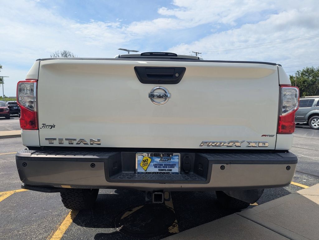 Used 2018 Nissan Titan PRO-4X w/ Pro-4x Convenience Package AWD/4WD image 4
