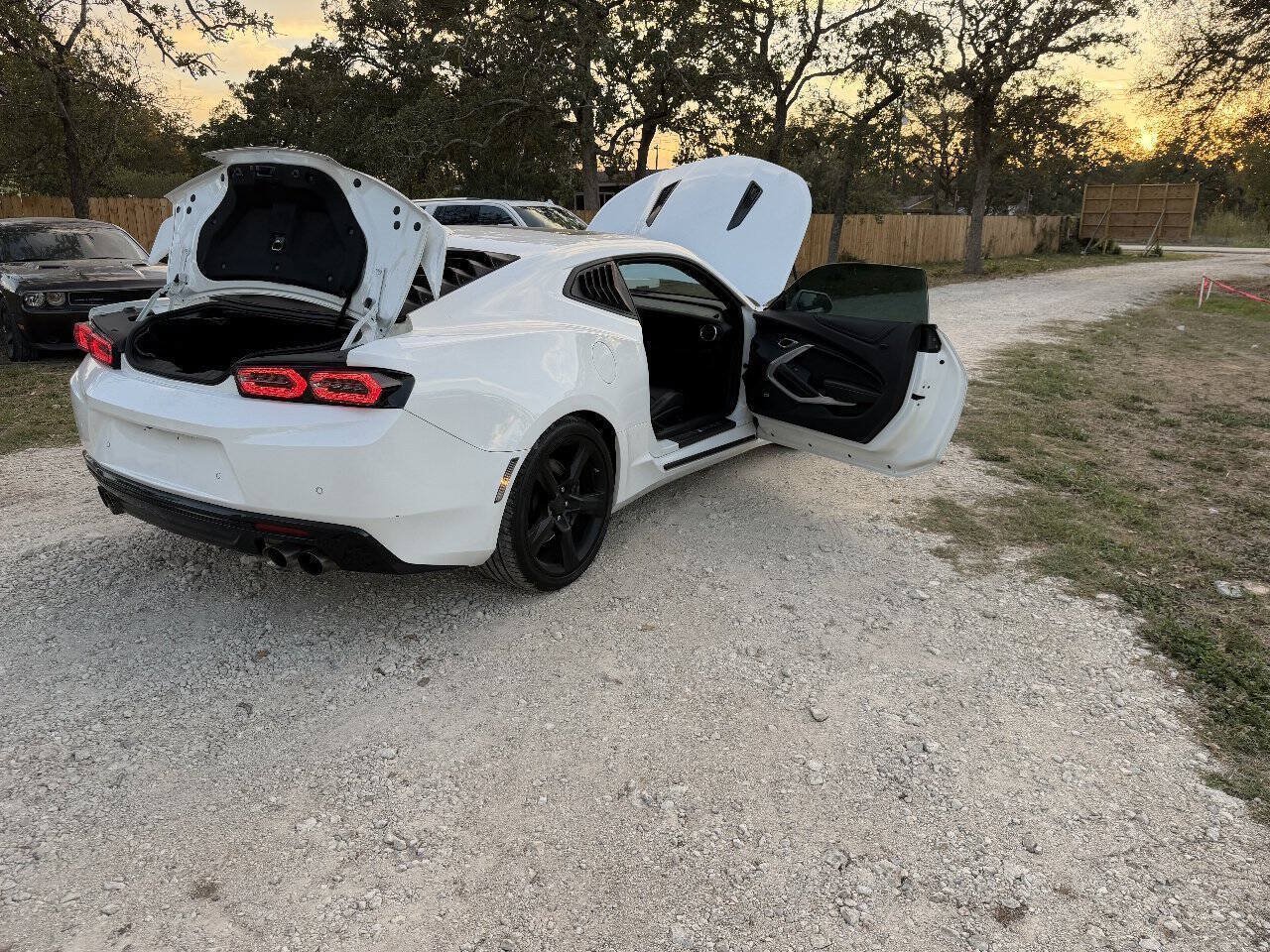 Used 2018 Chevrolet Camaro SS RWD image 22