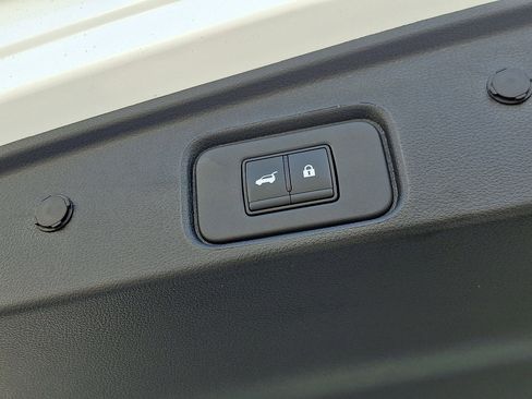 Used 2025 Nissan Pathfinder SL AWD/4WD image 29