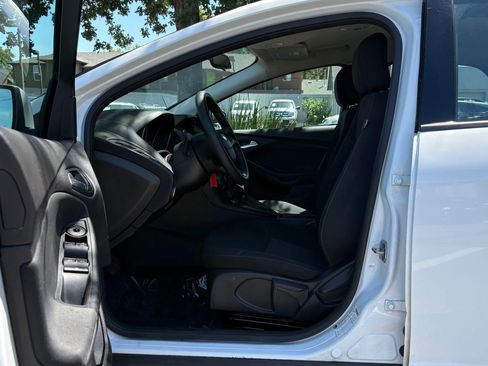 Used 2016 Ford Focus SE FWD image 8