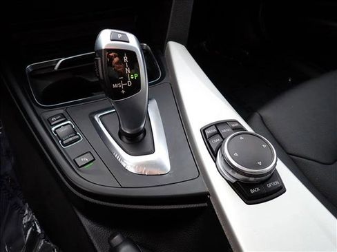 Used 2017 BMW 320i xDrive 320i xDrive image 15