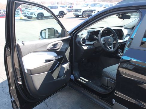 New 2026 Chevrolet Trax LT w/ Driver Confidence Package image 8