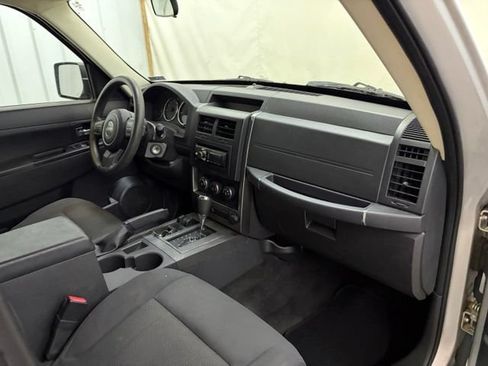 Used 2011 Jeep Liberty Sport AWD/4WD image 22