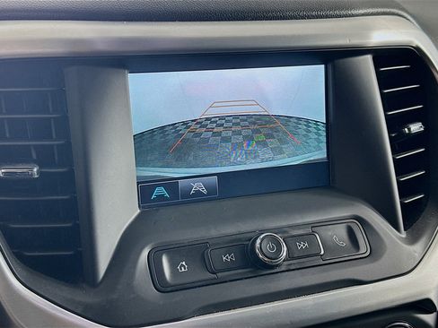 Used 2019 GMC Acadia SLE image 22