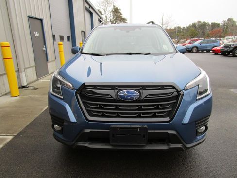 Used 2023 Subaru Forester Premium image 3